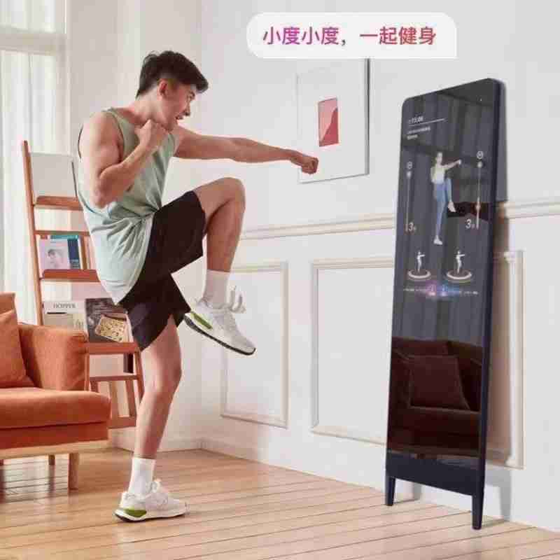 图为5月2日至8日举行的“三国同框 四季如画 五彩亚东——亚东县文化交流及特色产品展销活动”上展示的泥塑人偶 摄影:赵钊